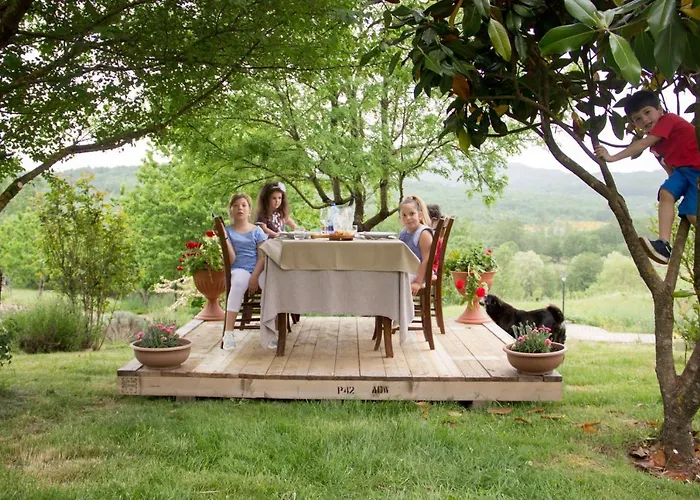 玻璃杯中的玫瑰乡村民宿 乡村民宿 *