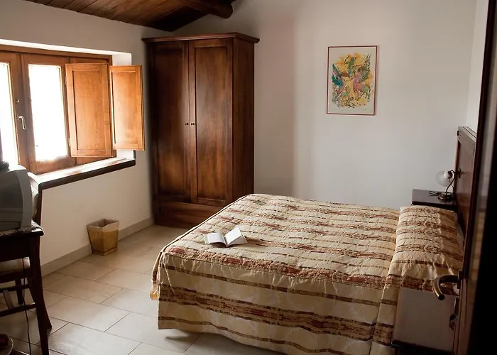 玻璃杯中的玫瑰乡村民宿 乡村民宿