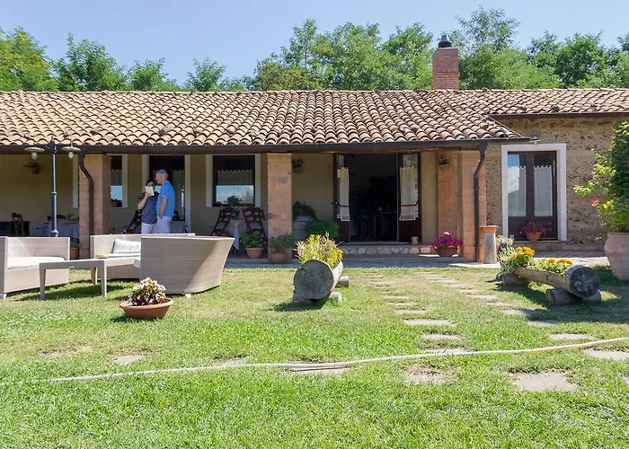 乡村民宿 玻璃杯中的玫瑰乡村民宿 Soveria Mannelli